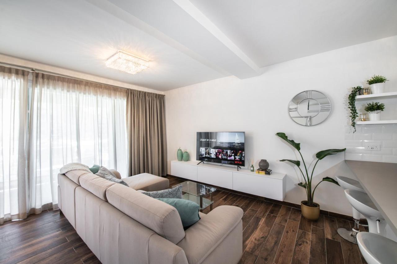Electra Residence - Luxury Central Beachview Apartment Марсалфорн Экстерьер фото